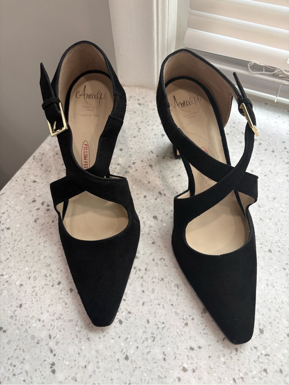 Nwot Amalfi Ippolito Black Suede Pointed Toe Cross-Strap Pumps